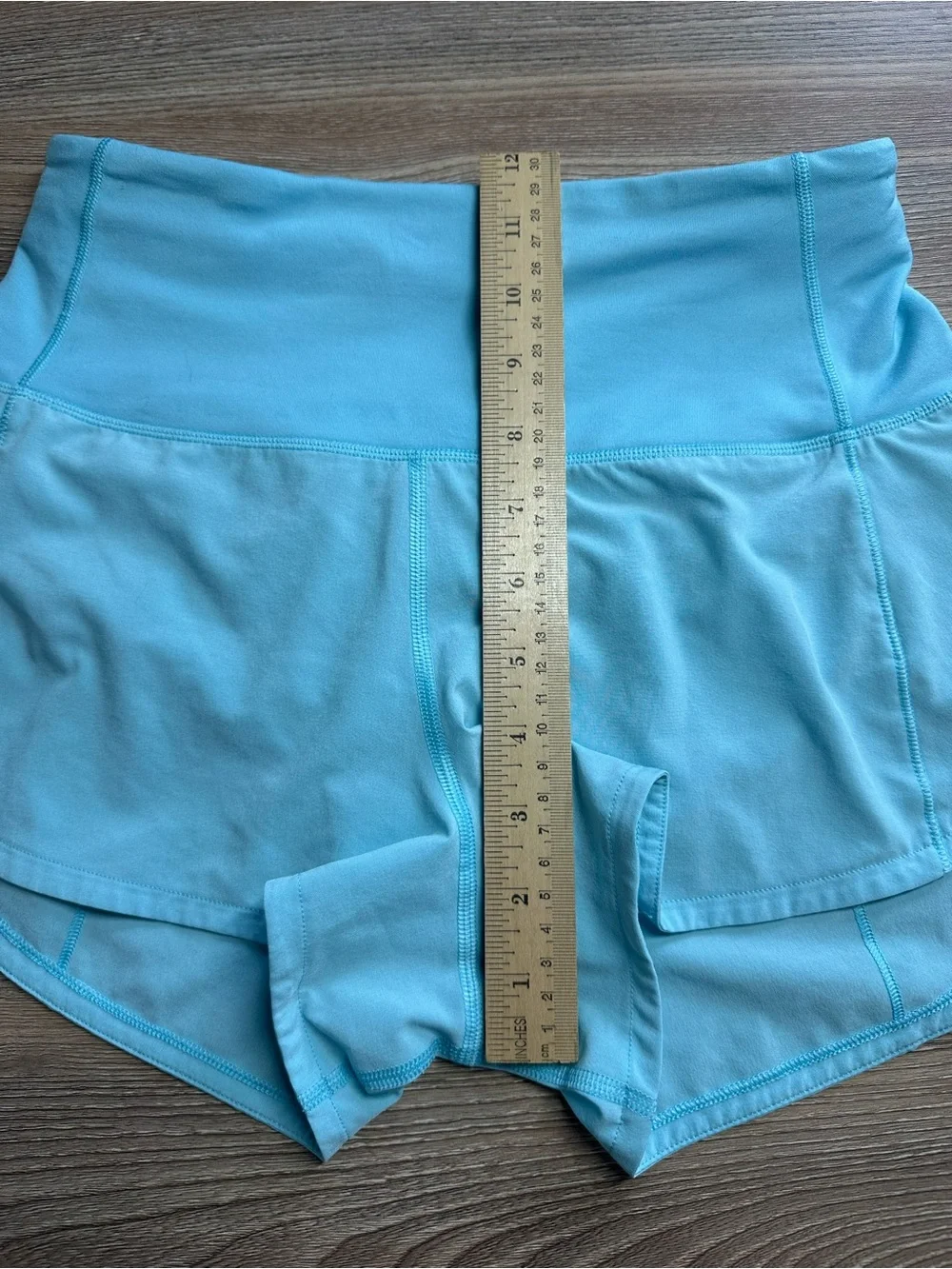 Lululemon Speed Up Shorts 2.5 ** - Picture 10 of 13